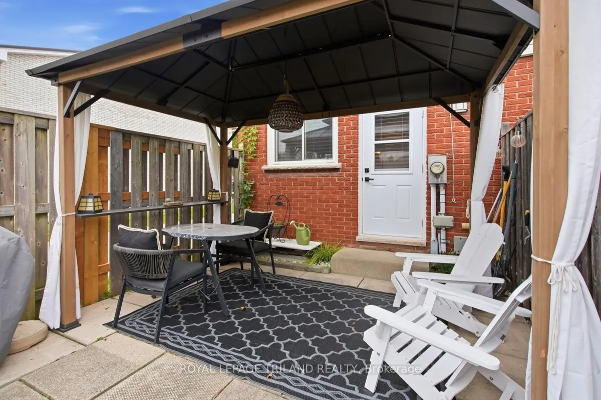 111 Wellesley Cres Crescent #A