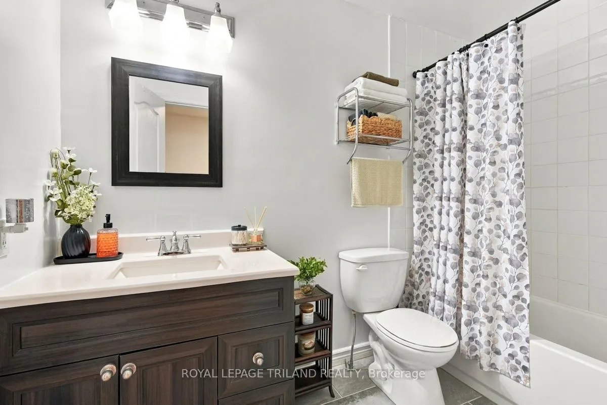 111 Wellesley Cres Crescent #A