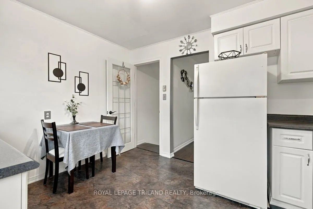 111 Wellesley Cres Crescent #A