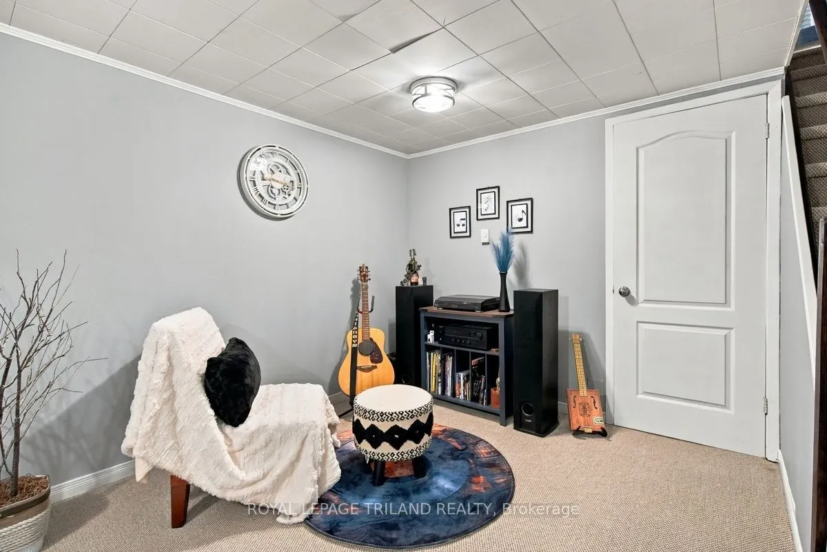 111 Wellesley Cres Crescent #A