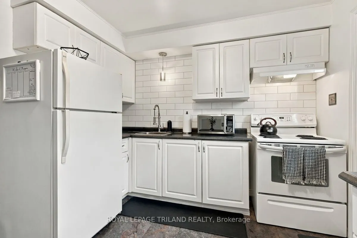 111 Wellesley Cres Crescent #A