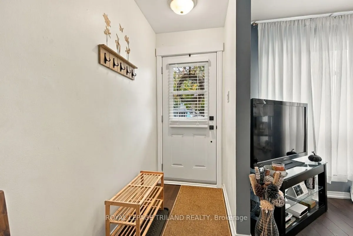 111 Wellesley Cres Crescent #A