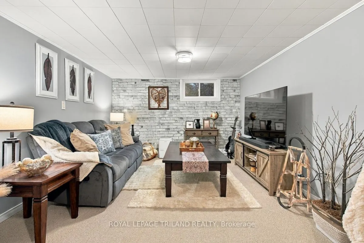 111 Wellesley Cres Crescent #A