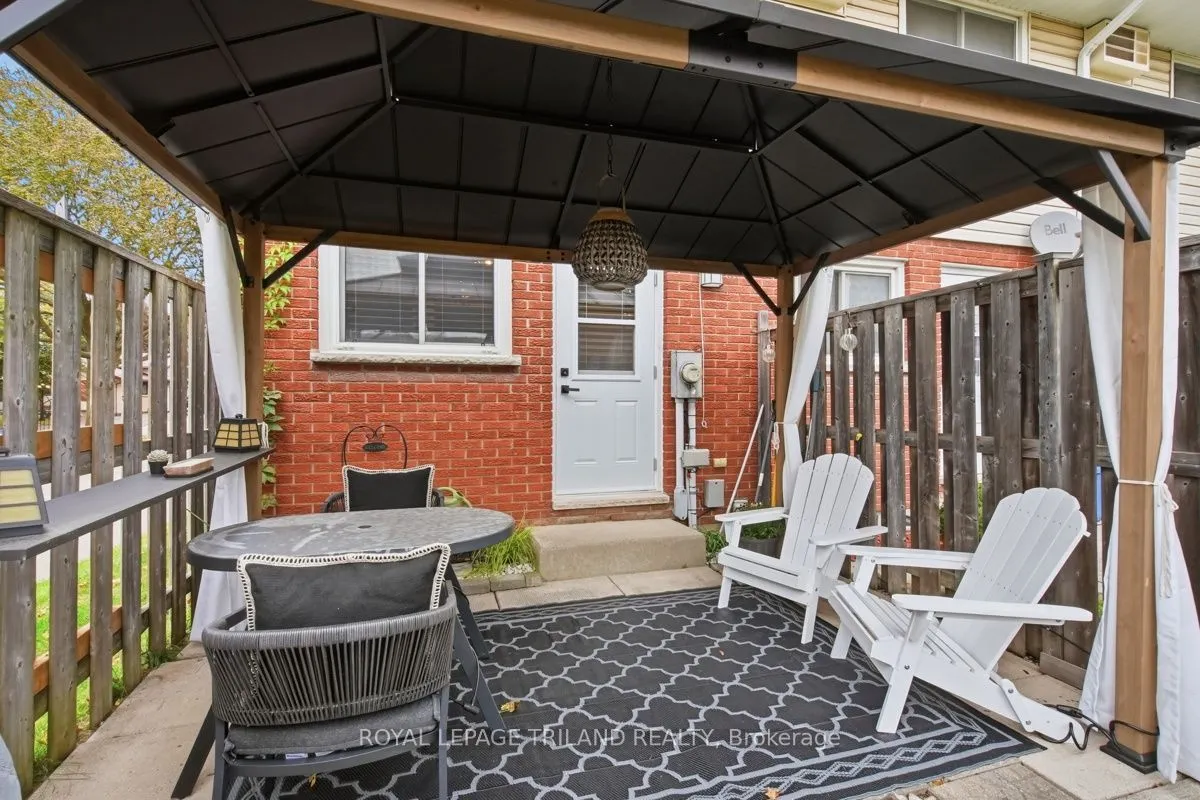 111 Wellesley Cres Crescent #A