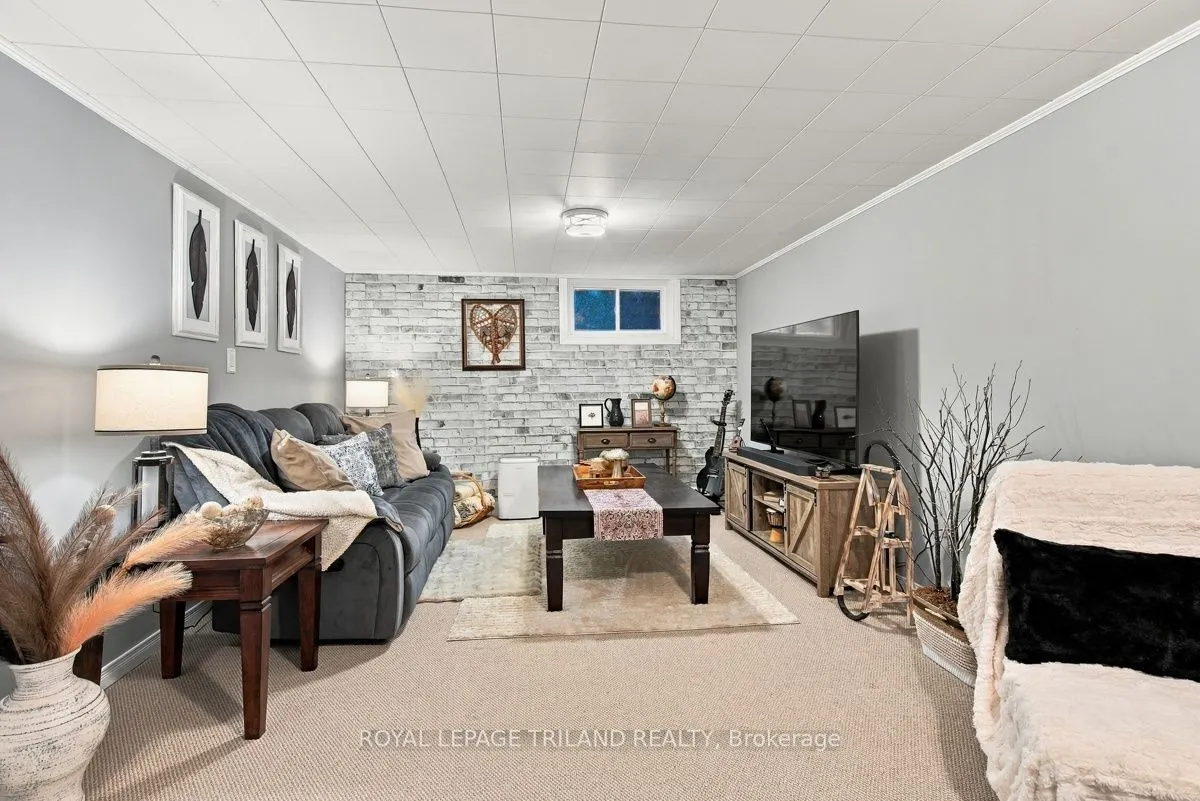 111 Wellesley Cres Crescent #A