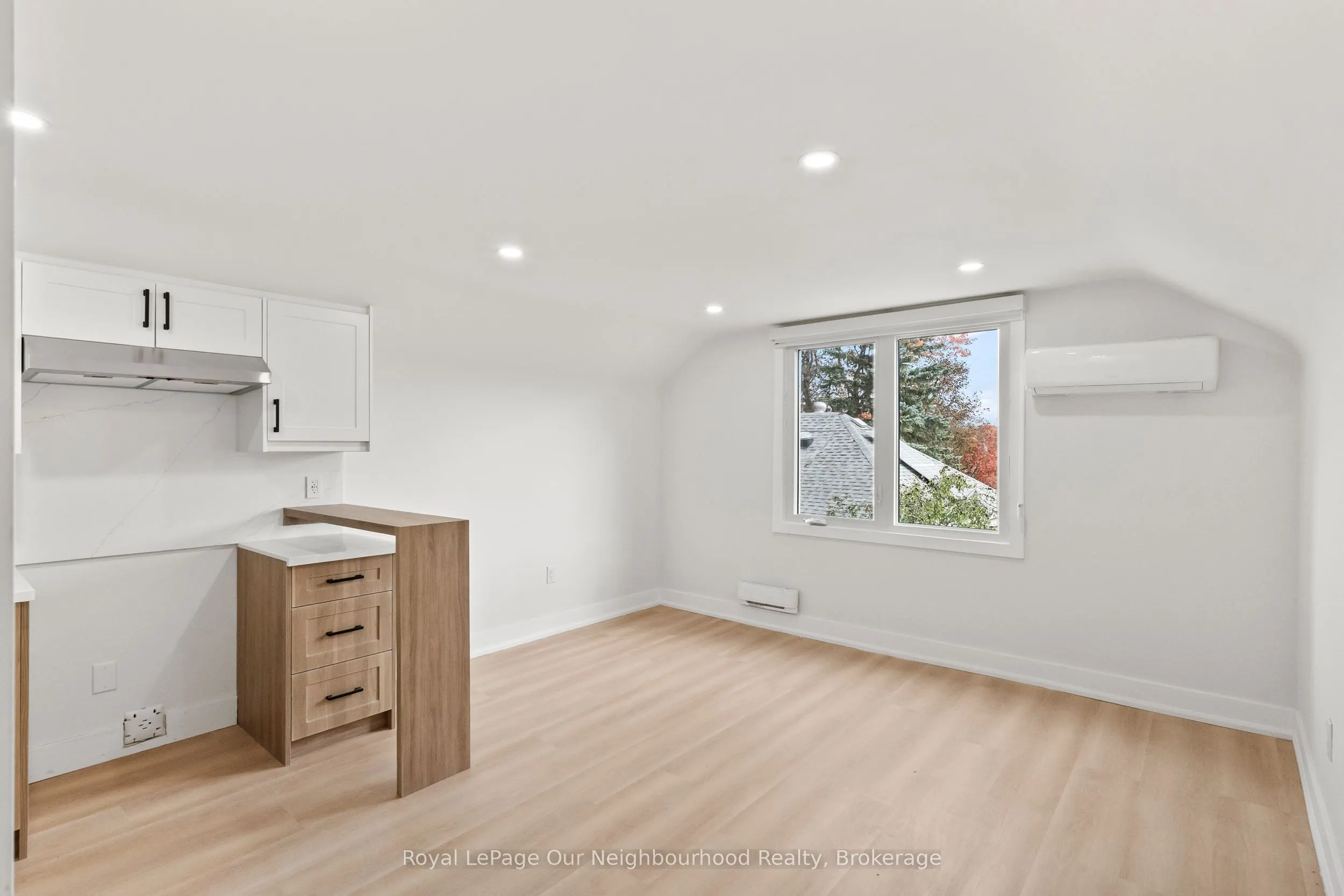 513 Parkhill Road W #C