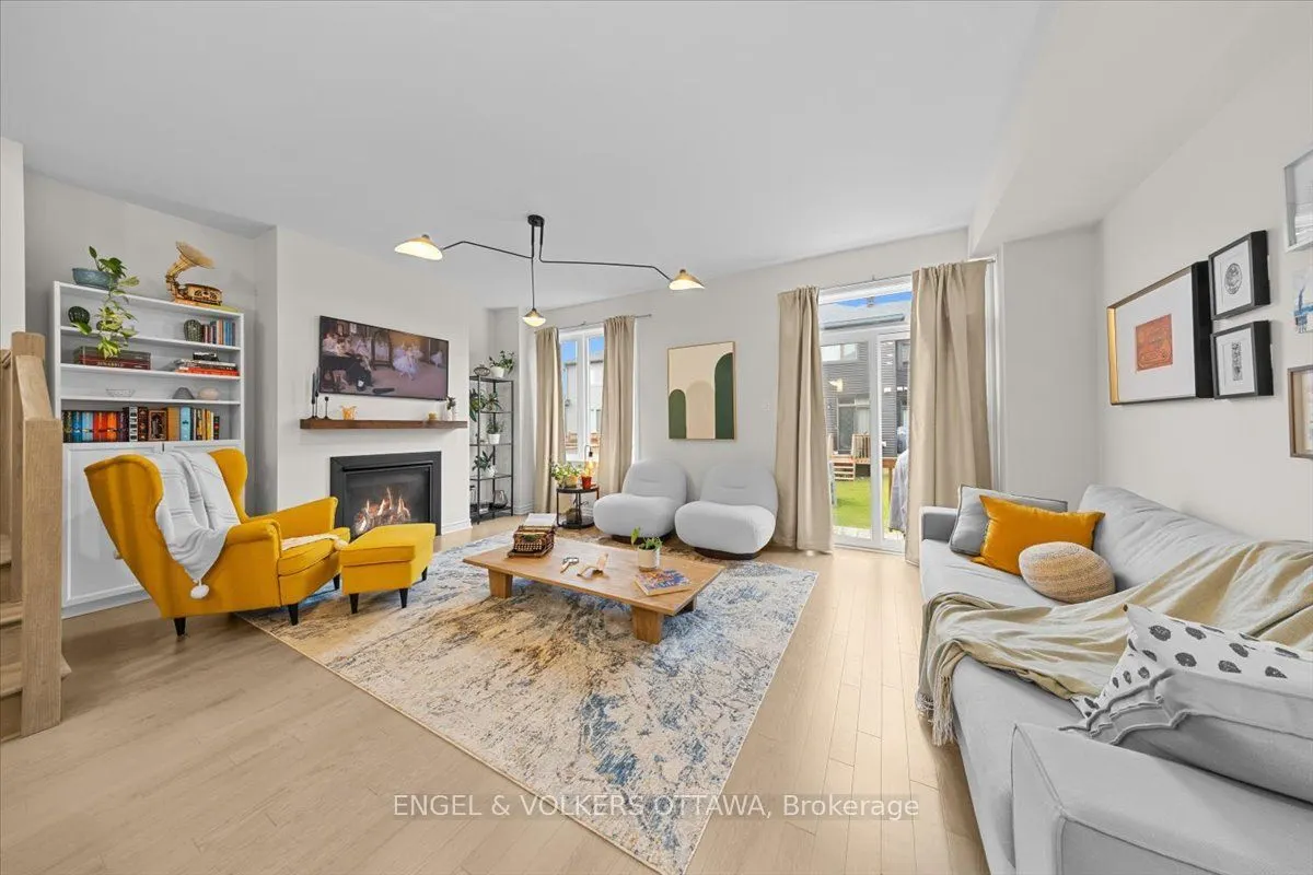 124 Patchell Place N