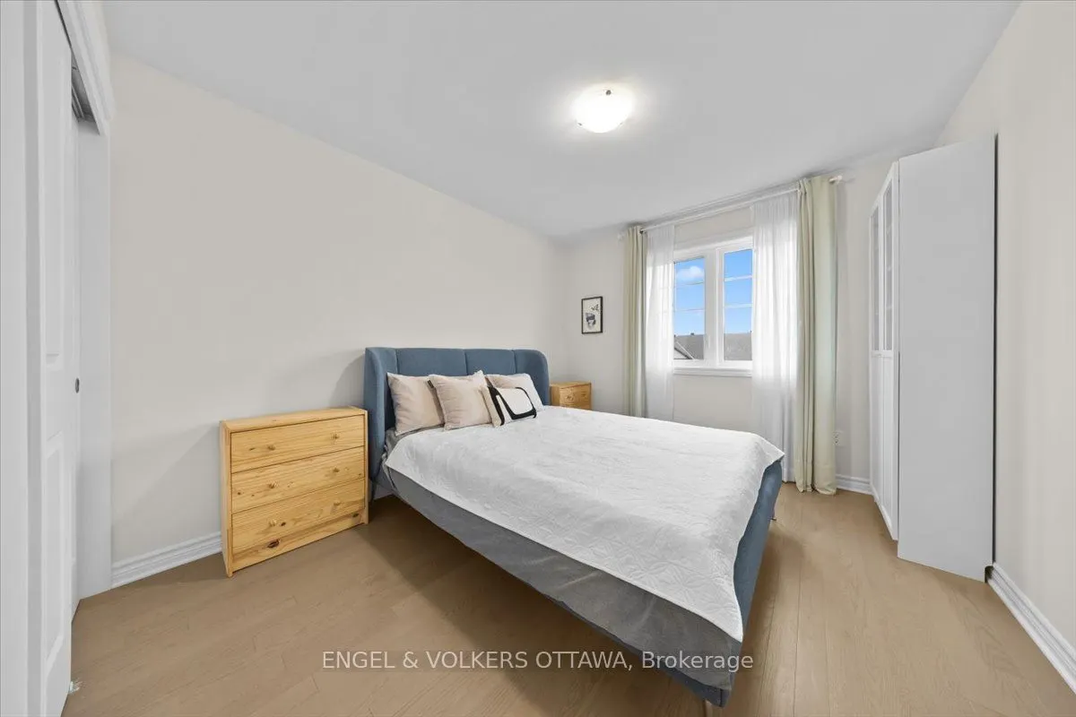 124 Patchell Place N