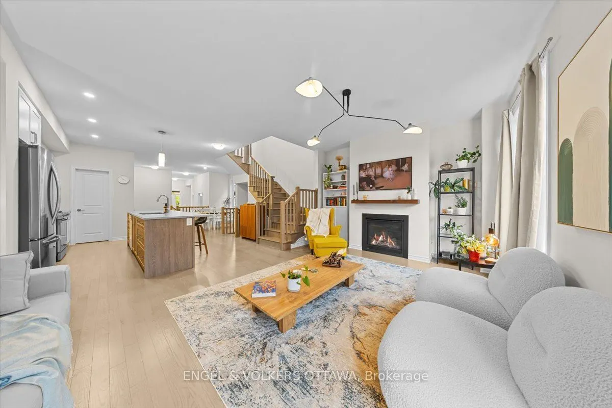 124 Patchell Place N