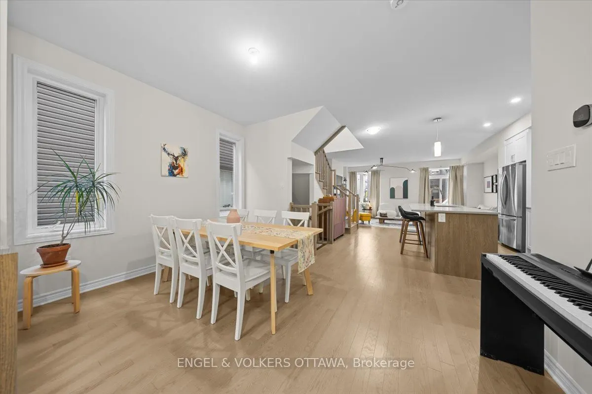 124 Patchell Place N