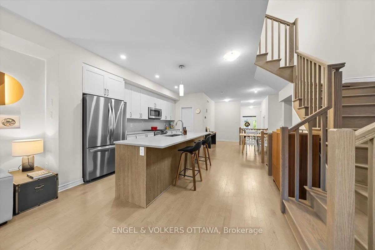 124 Patchell Place N