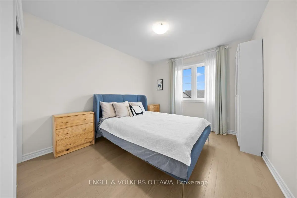 124 Patchell Place N