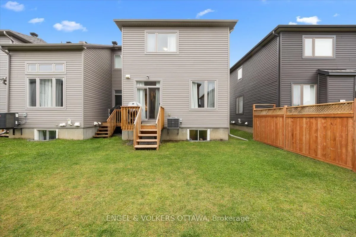 124 Patchell Place N