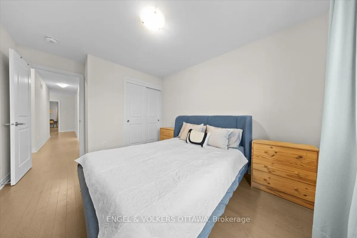 124 Patchell Place N