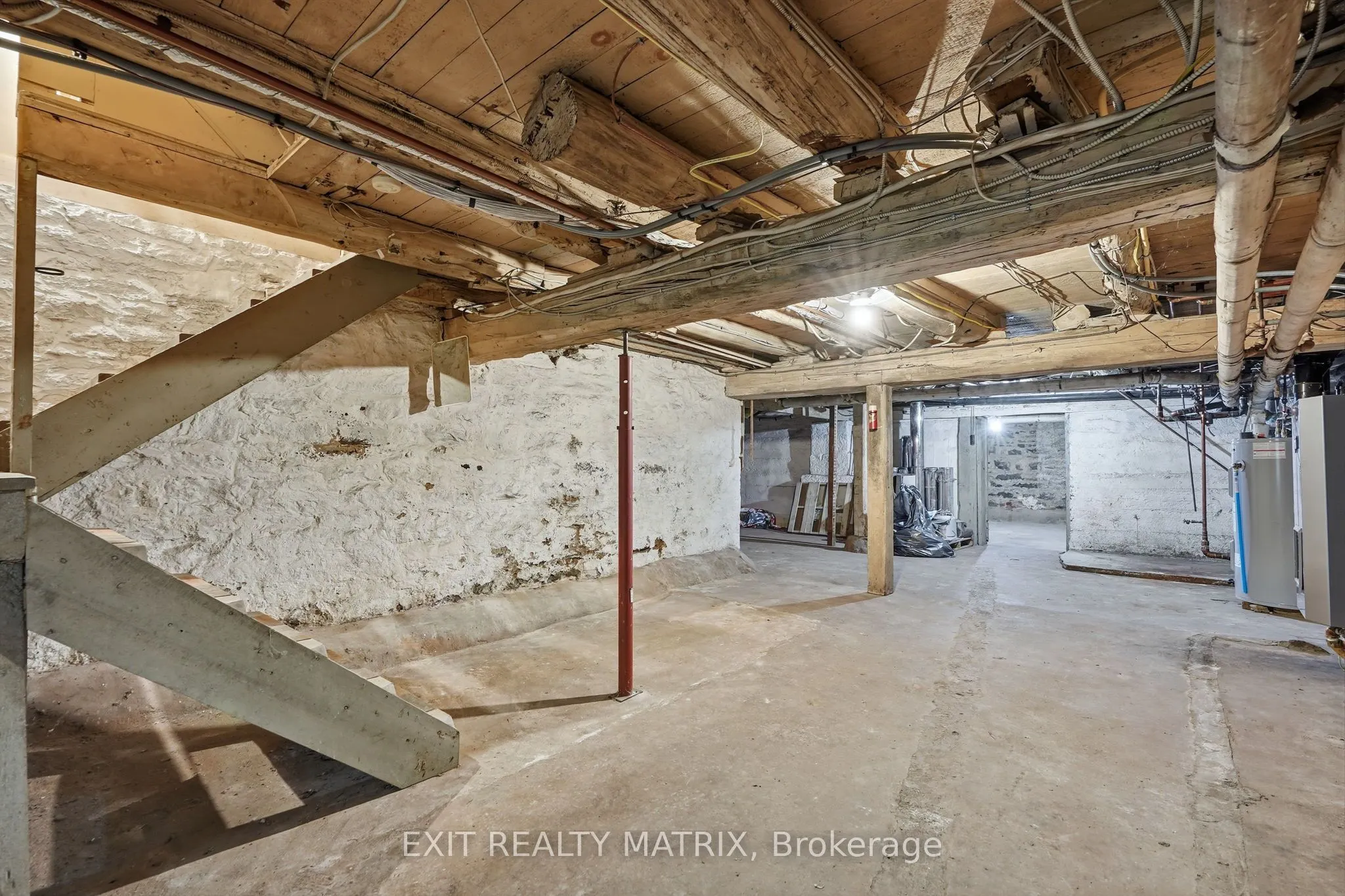 425 Water Street E