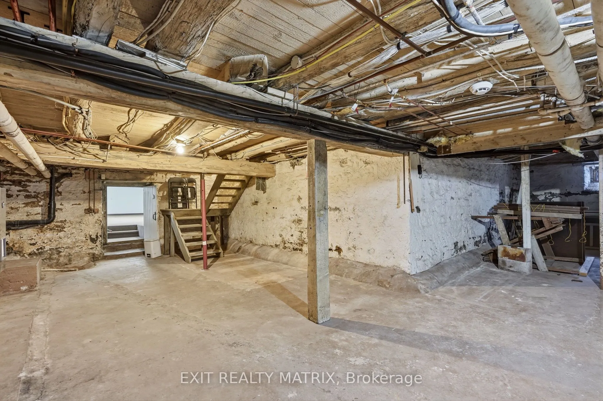 425 Water Street E