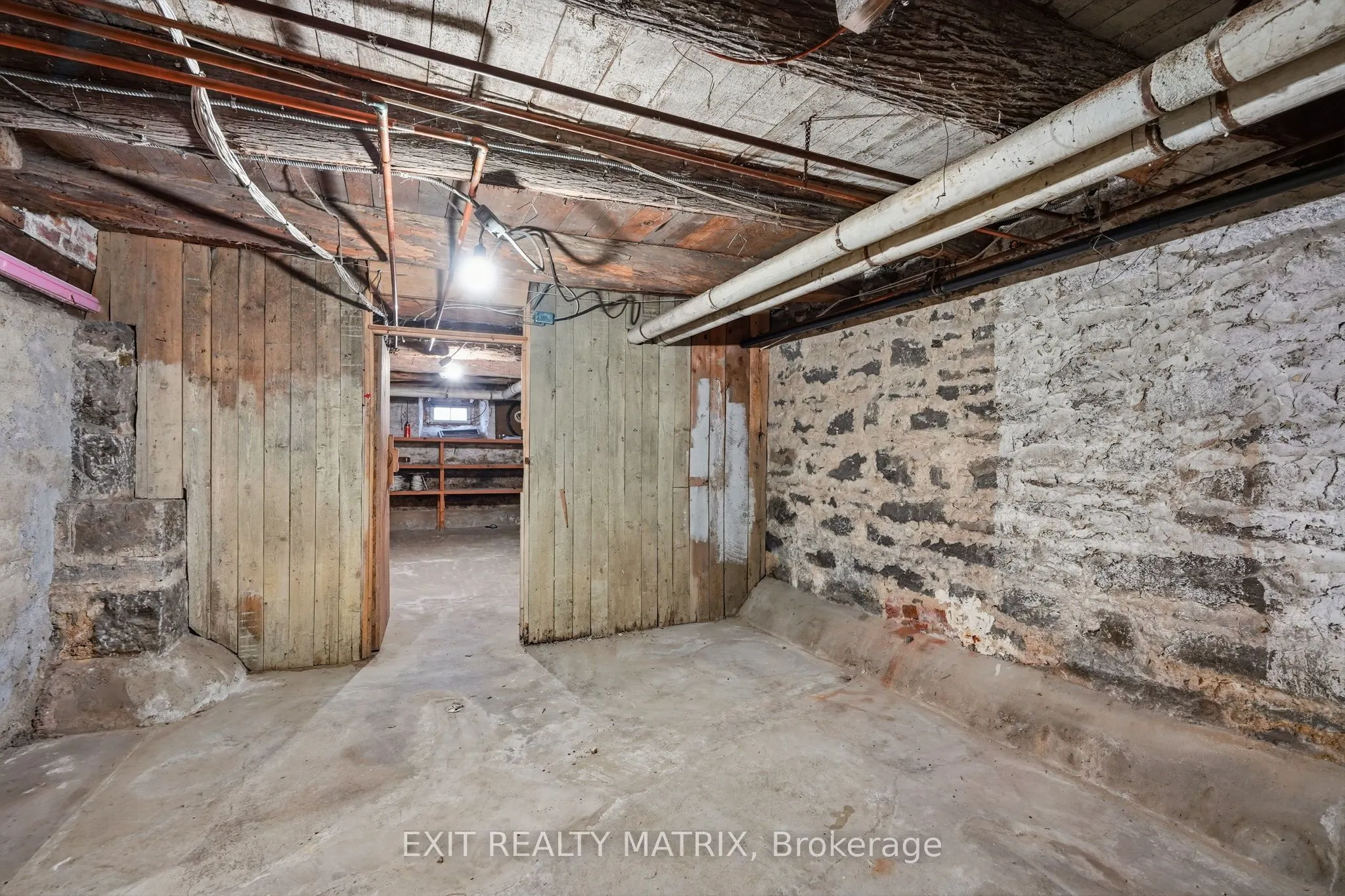 425 Water Street E