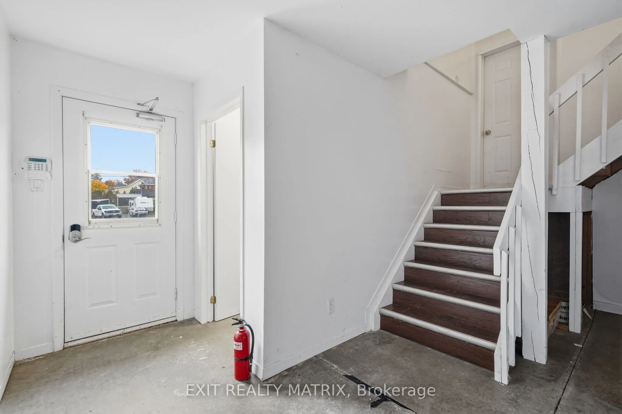 425 Water Street E