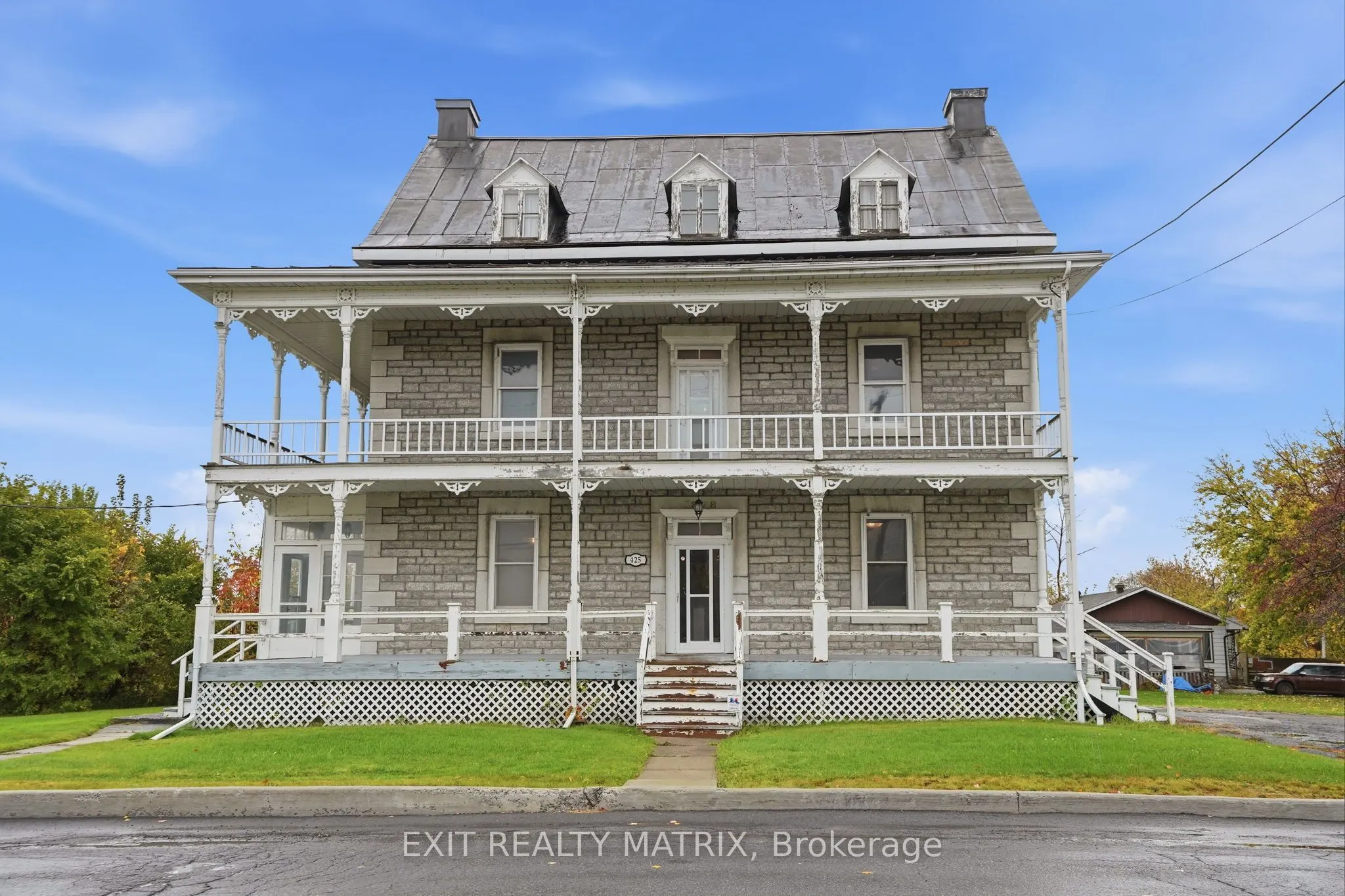 425 Water Street E