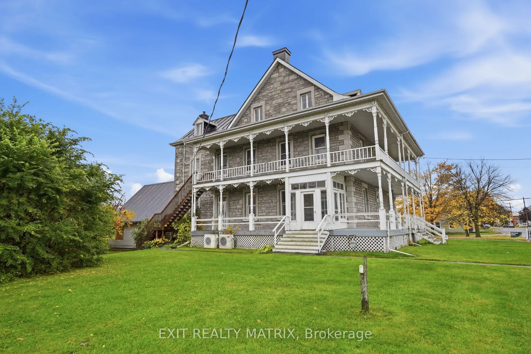 425 Water Street E