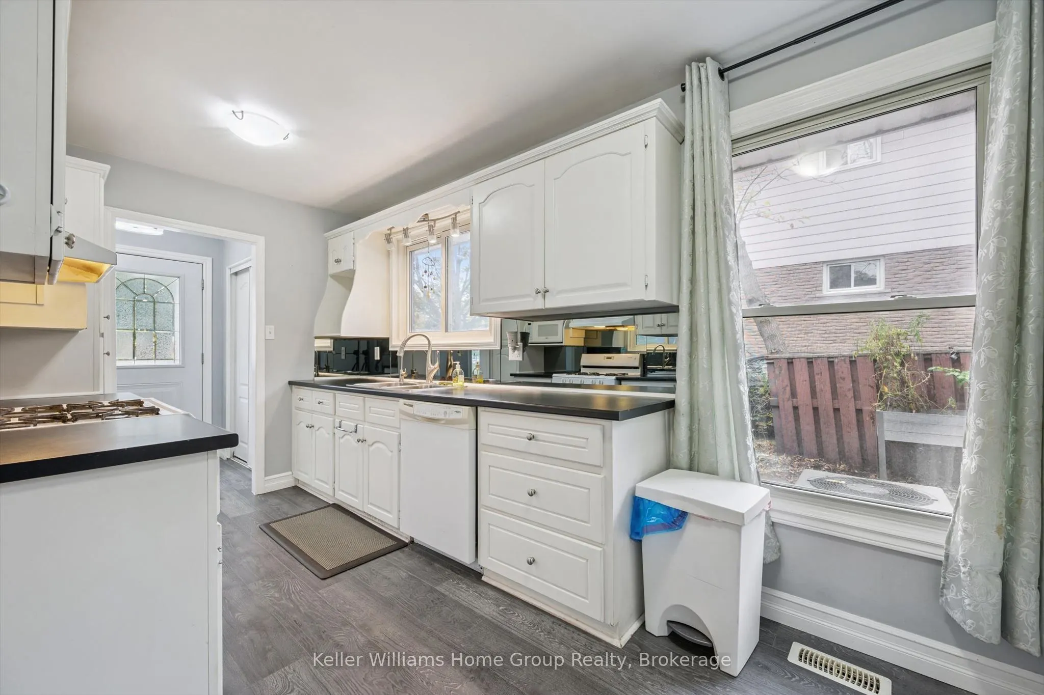 602 College Avenue W