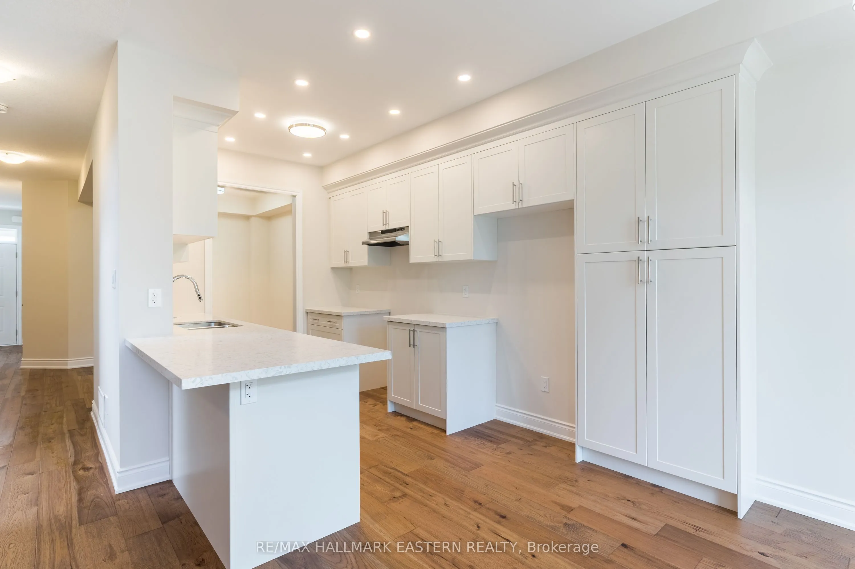33 COLDBROOK Drive