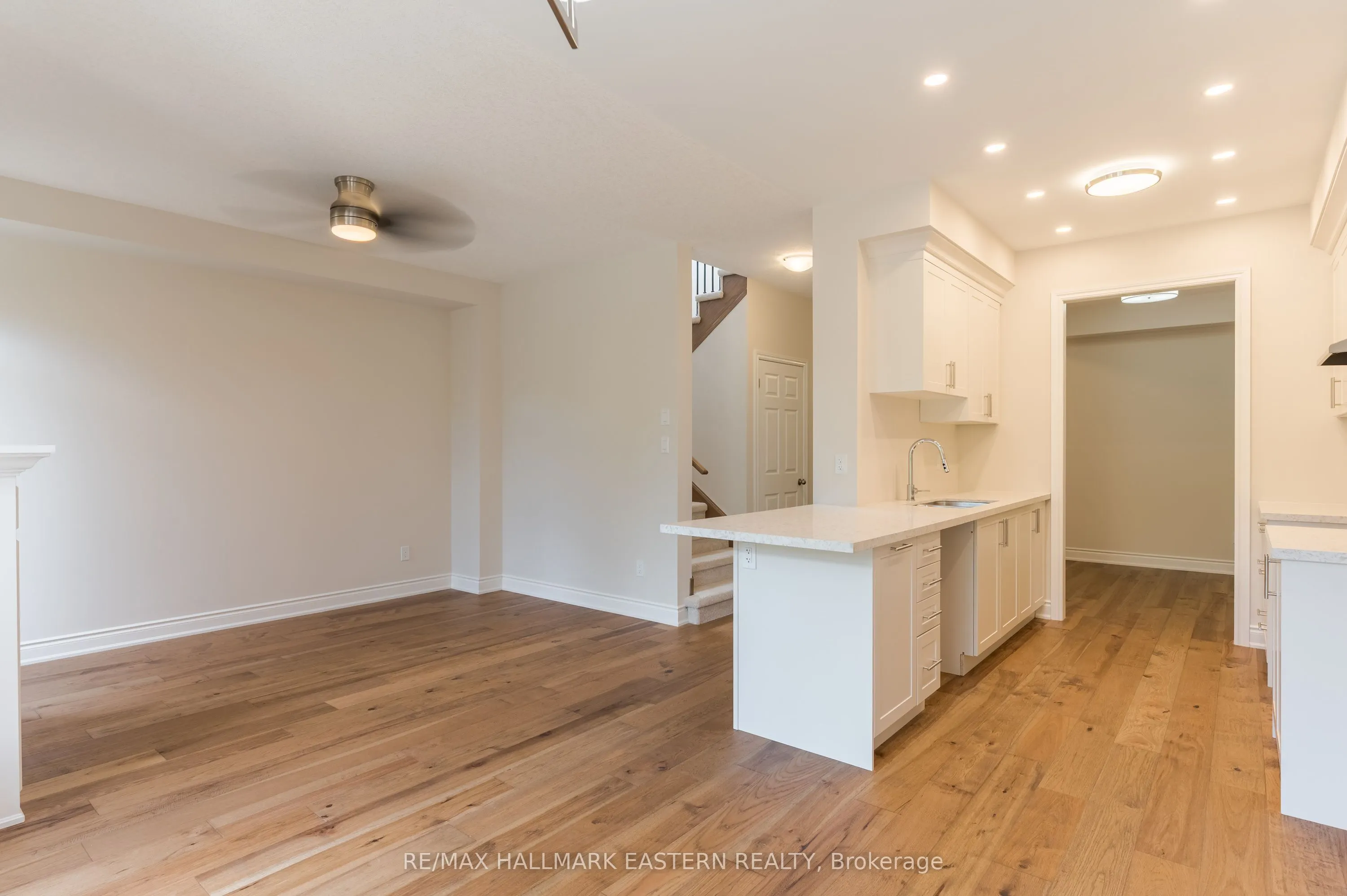 33 COLDBROOK Drive
