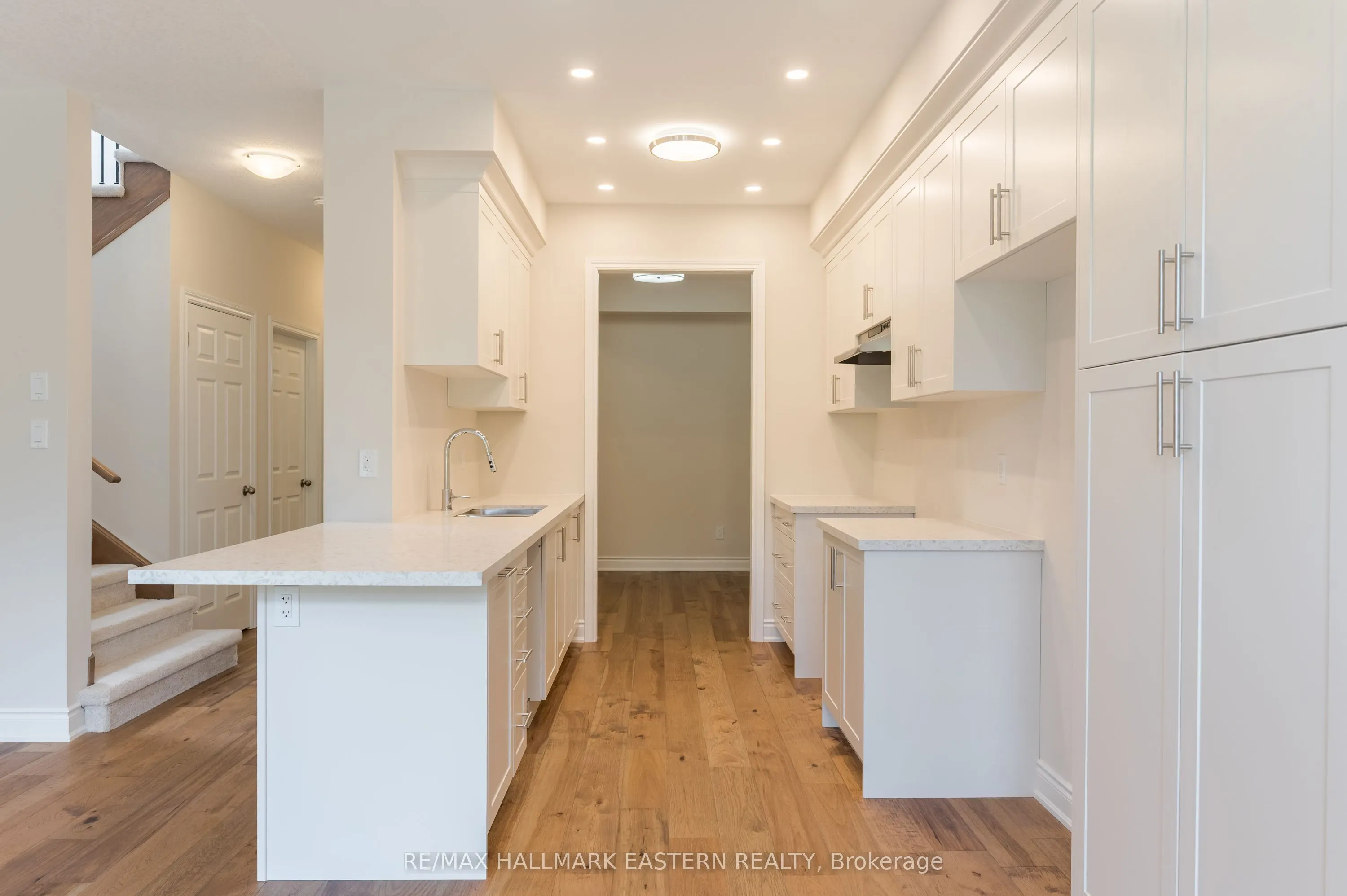 33 COLDBROOK Drive