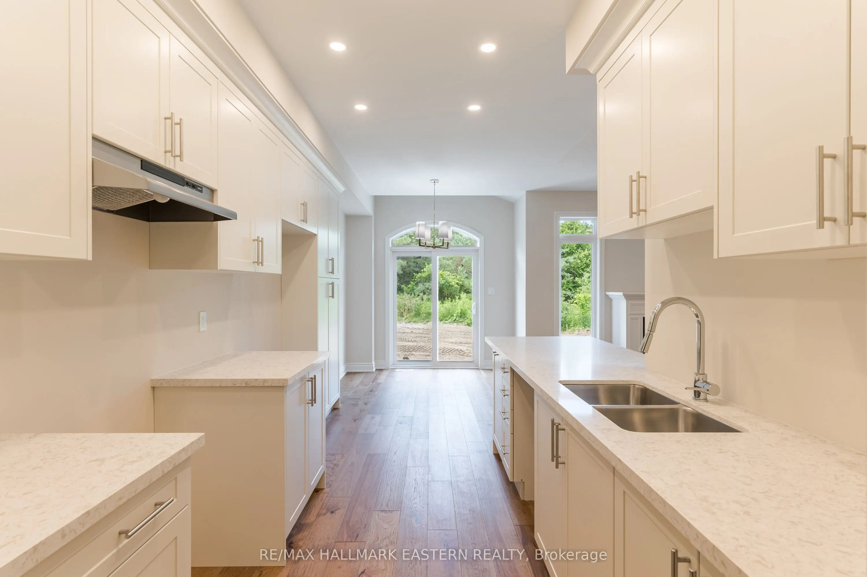 33 COLDBROOK Drive