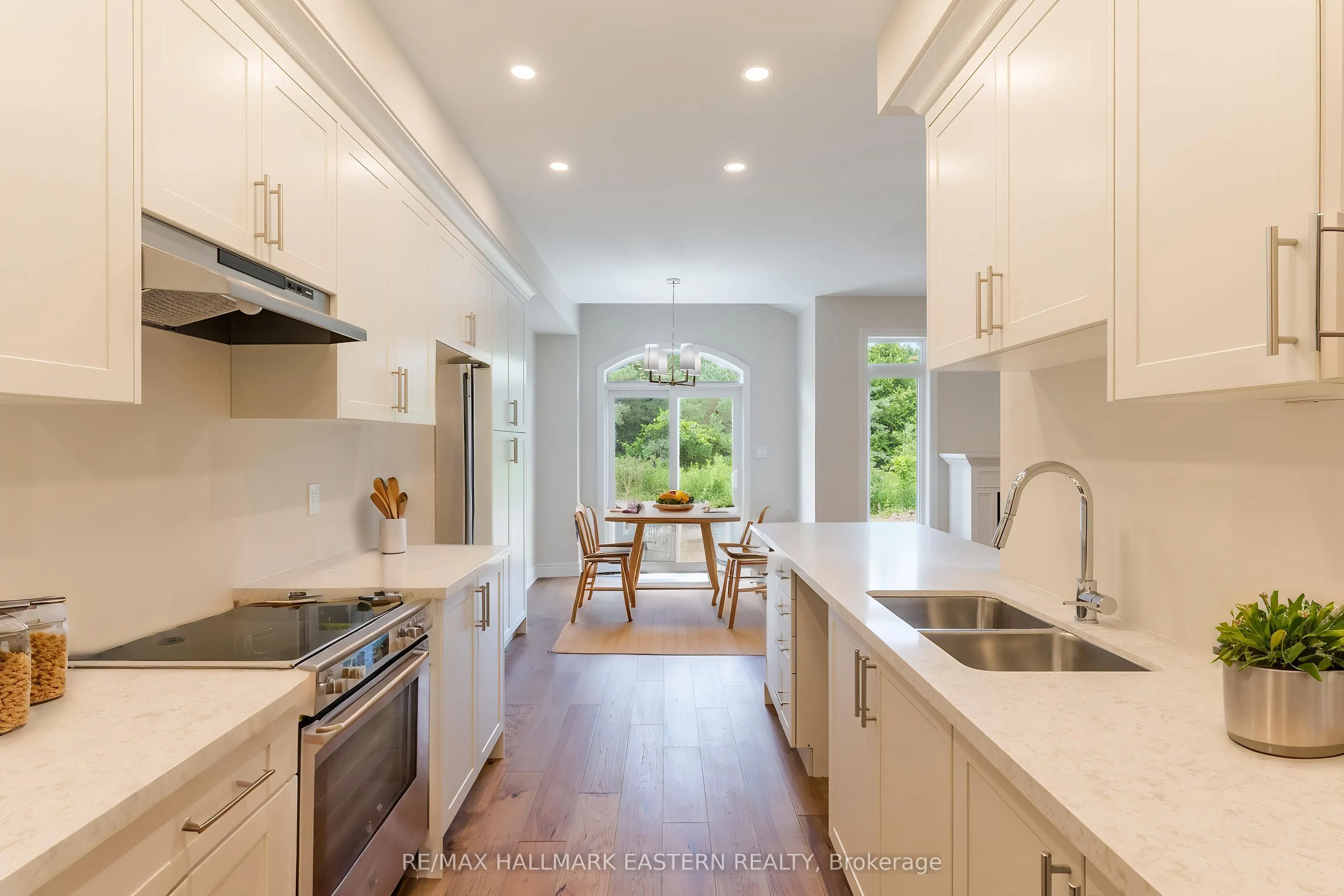 33 COLDBROOK Drive