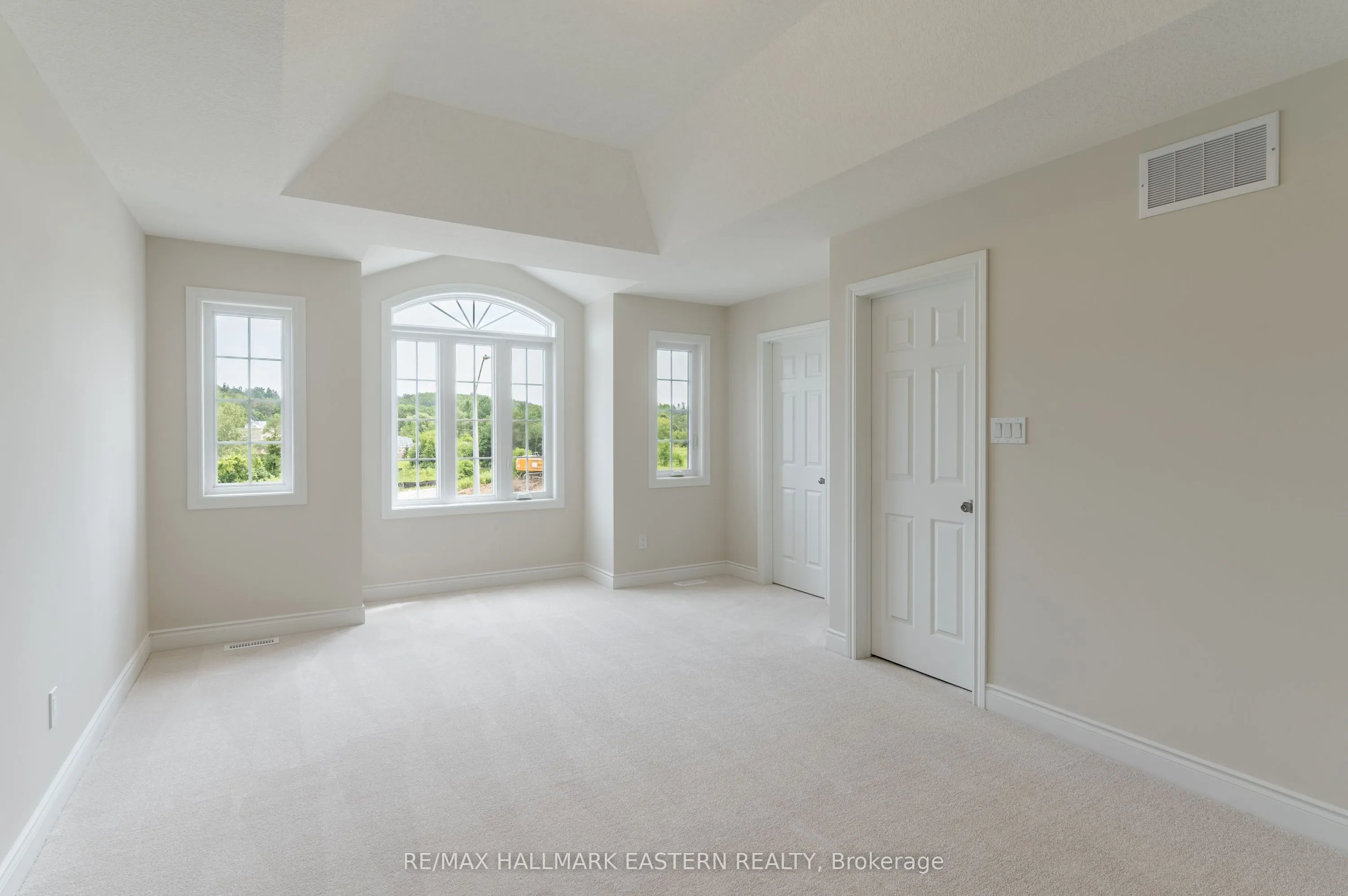 33 COLDBROOK Drive