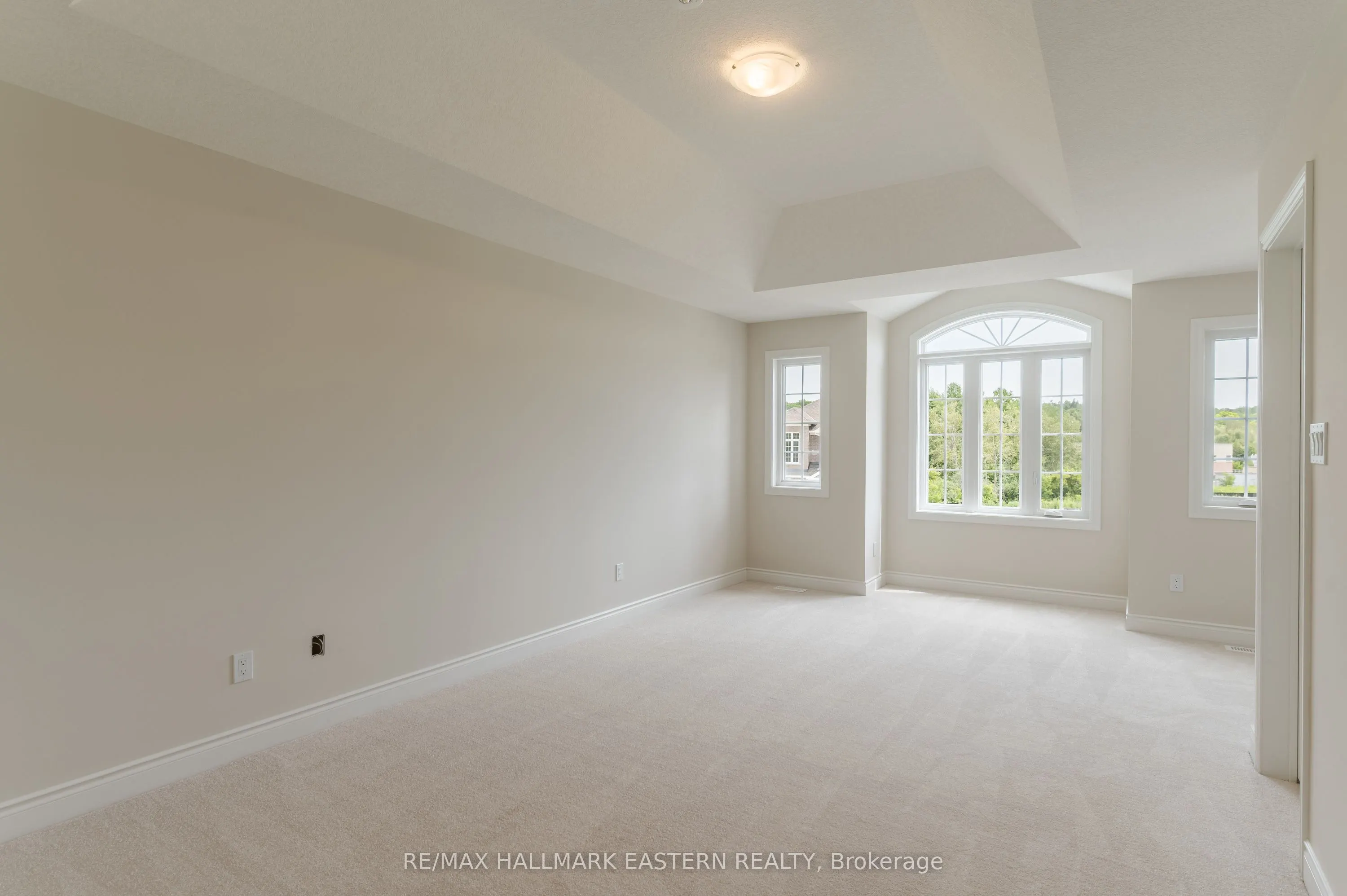 33 COLDBROOK Drive