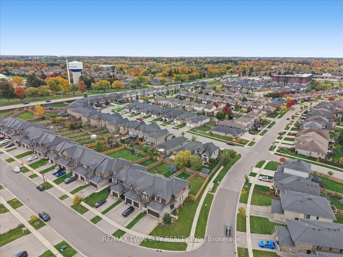 100 Links Crescent N