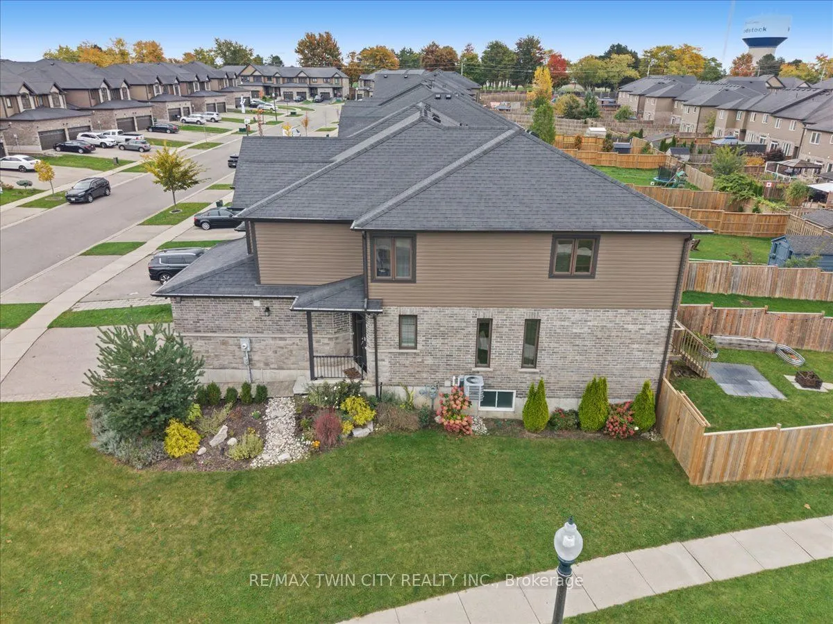 100 Links Crescent N