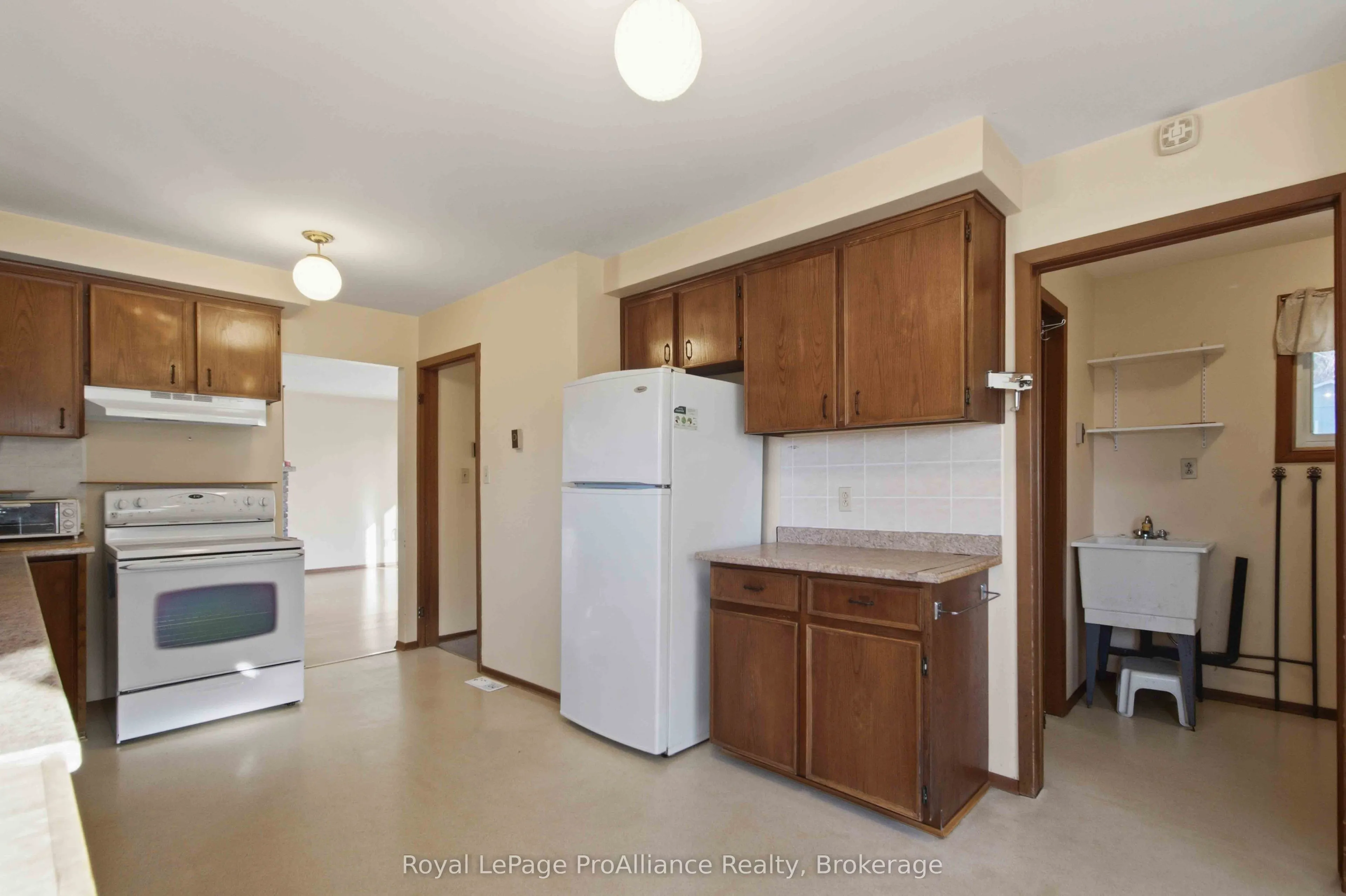 1347 Stockdale Road
