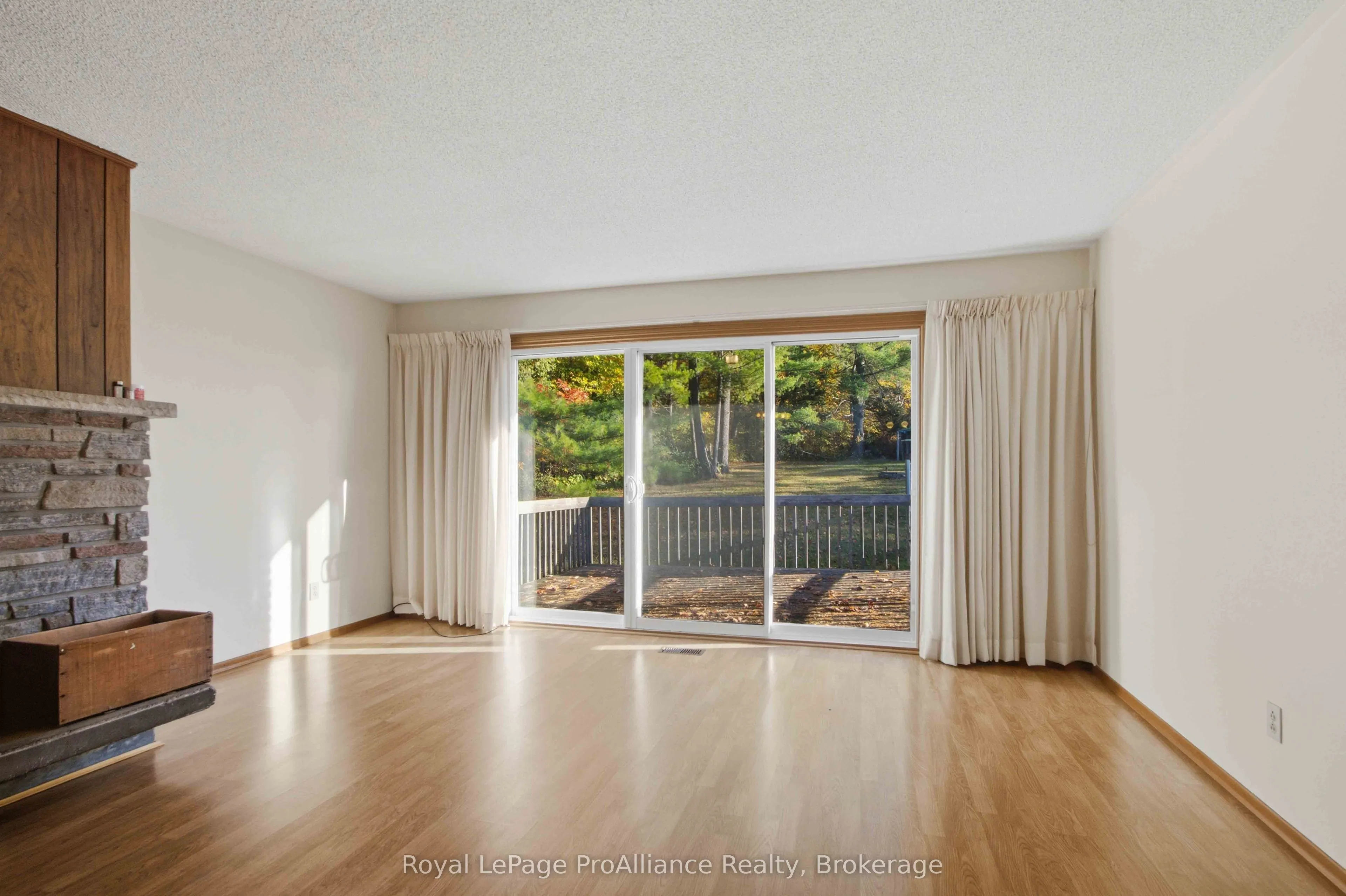1347 Stockdale Road
