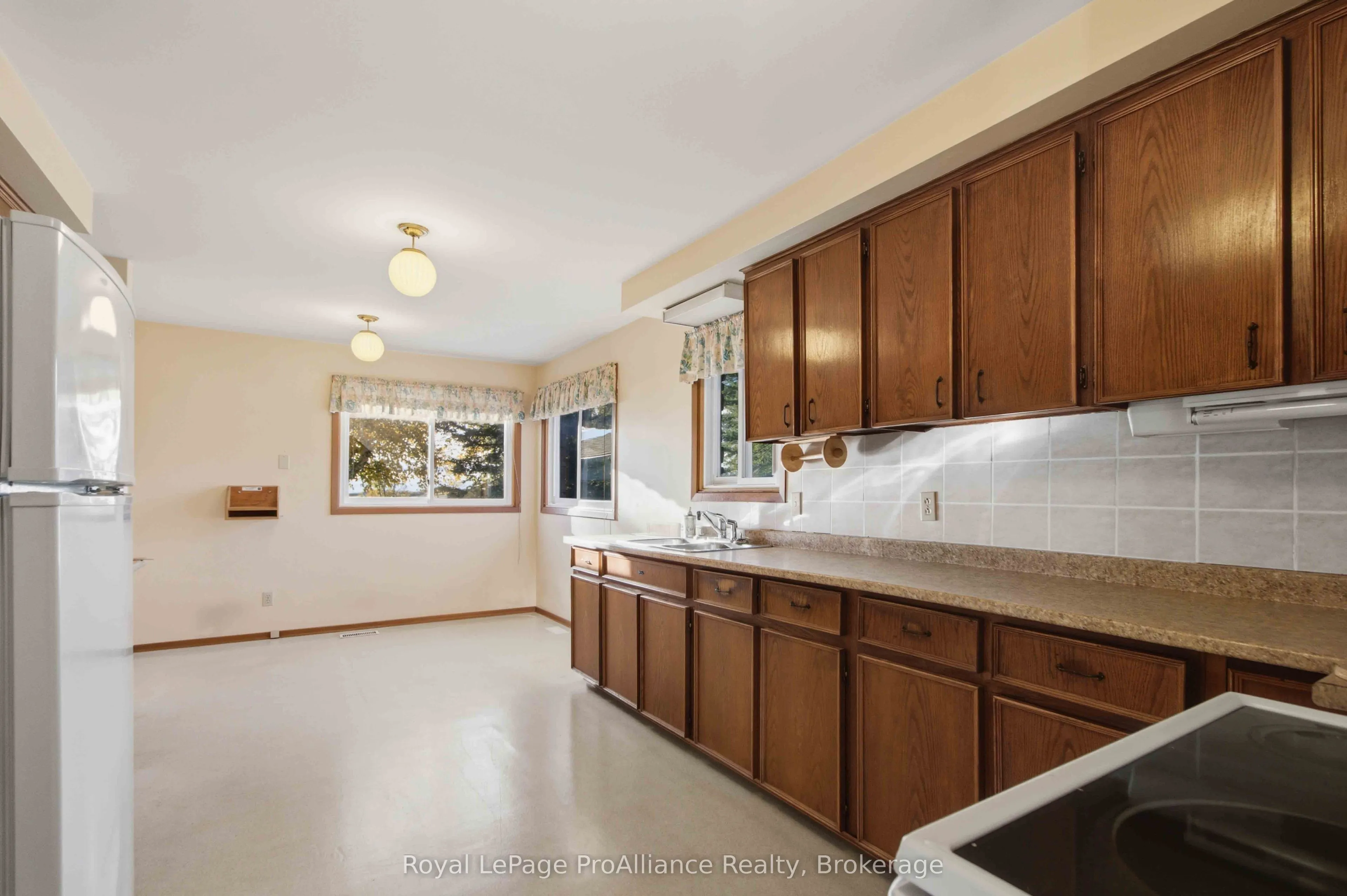 1347 Stockdale Road