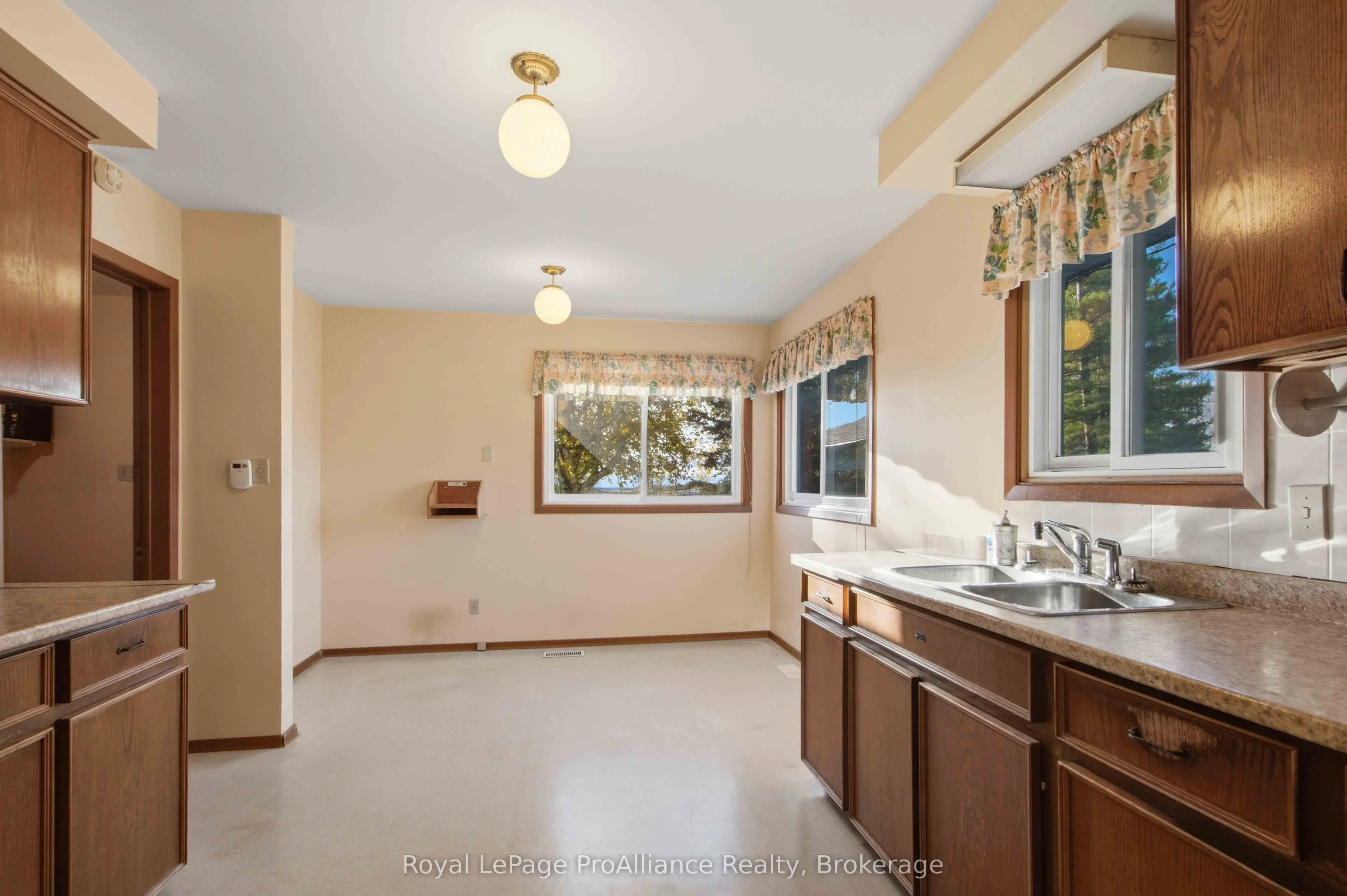 1347 Stockdale Road