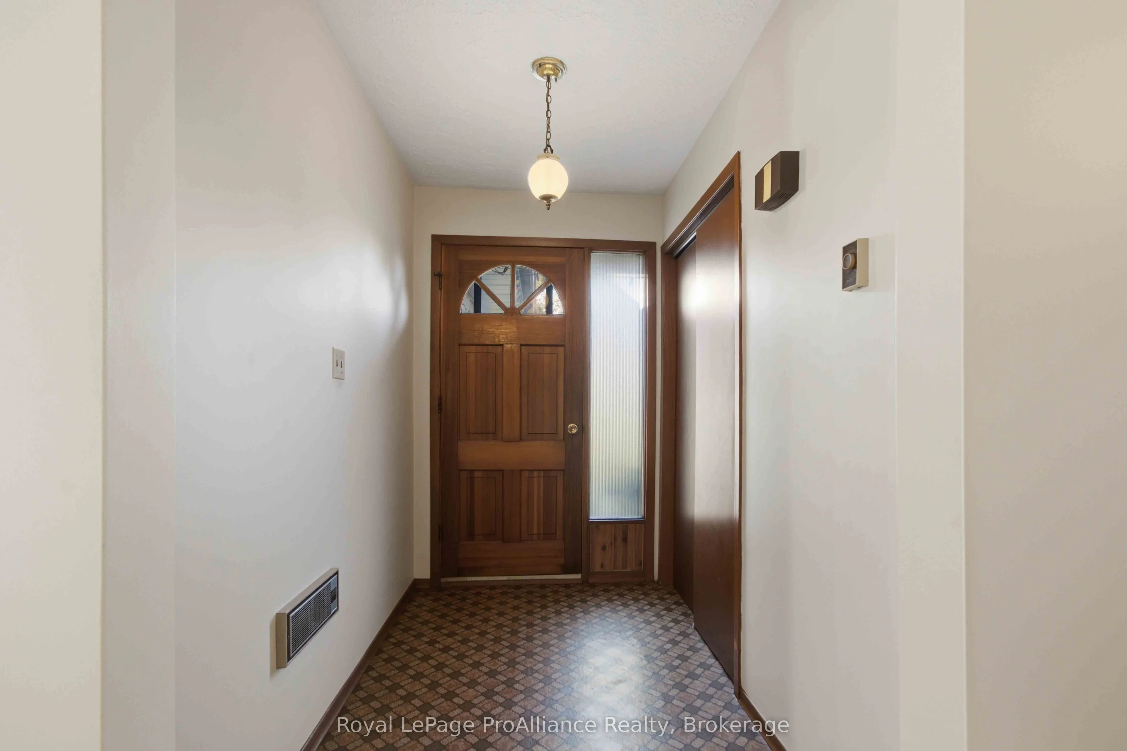1347 Stockdale Road