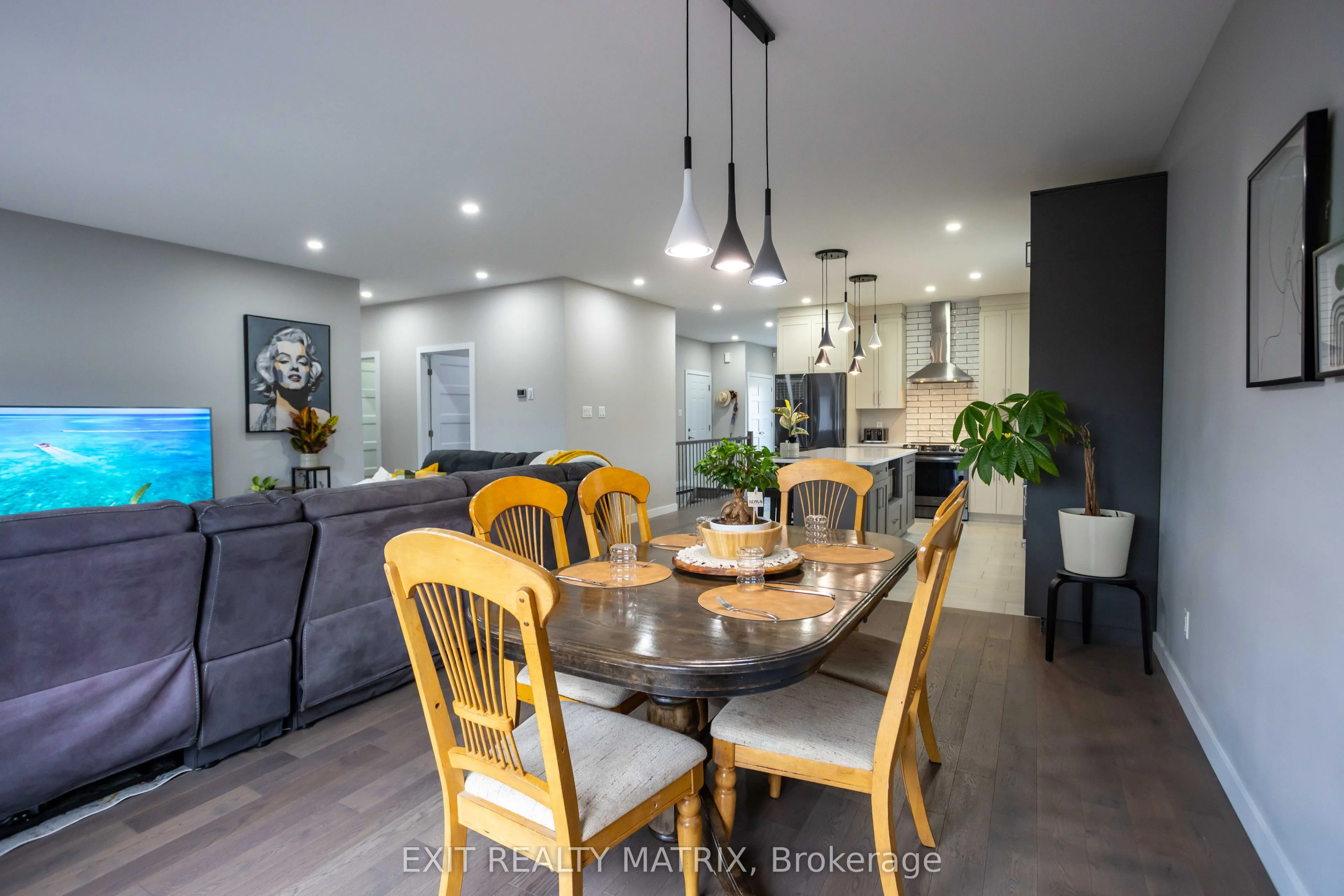 203 Filion Street