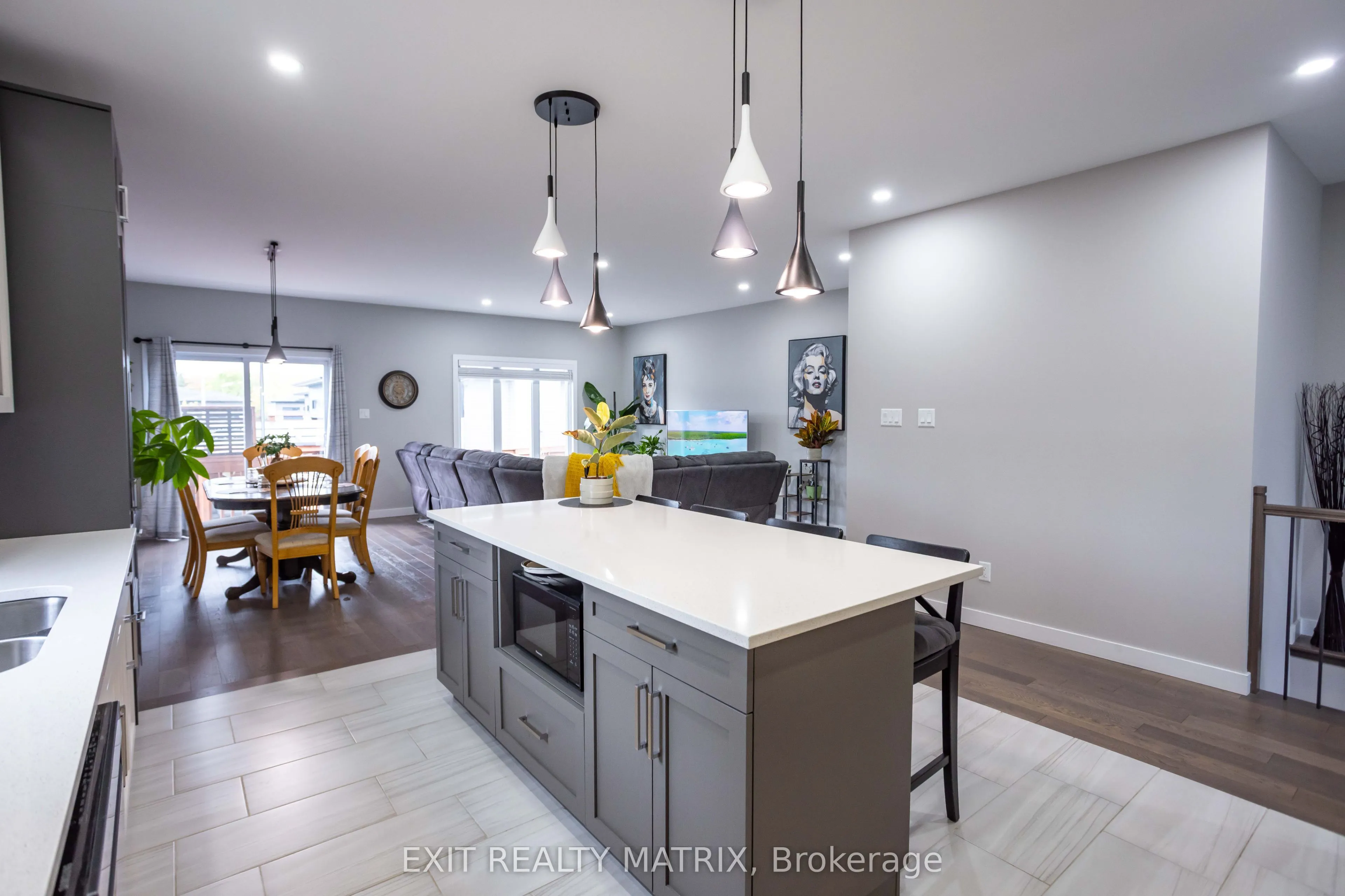 203 Filion Street