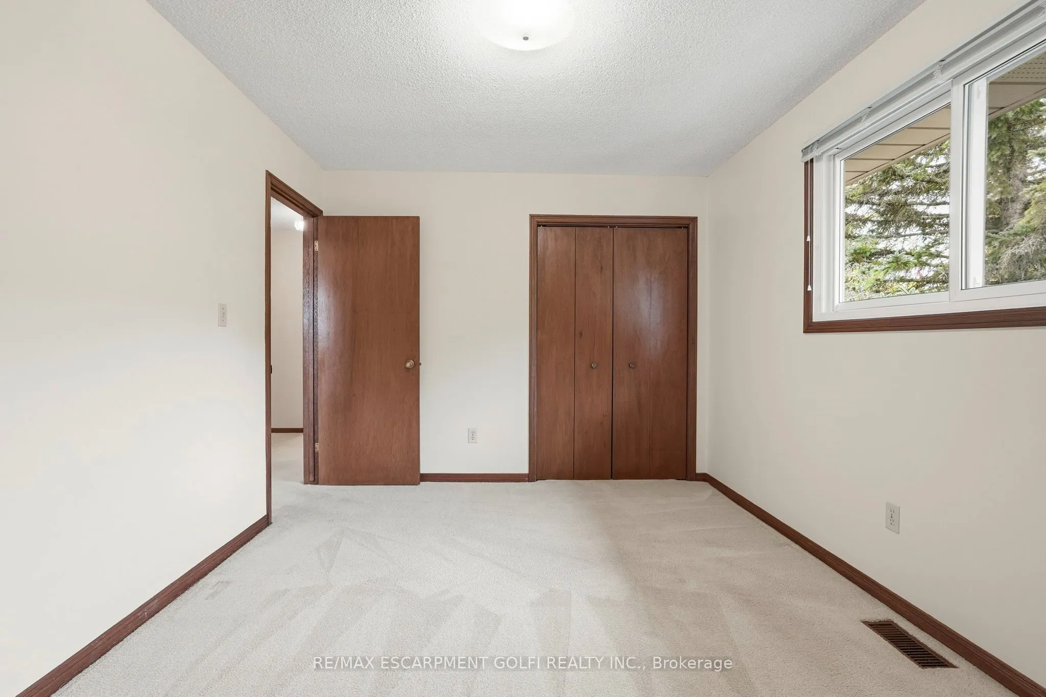 84 Larchwood Circle