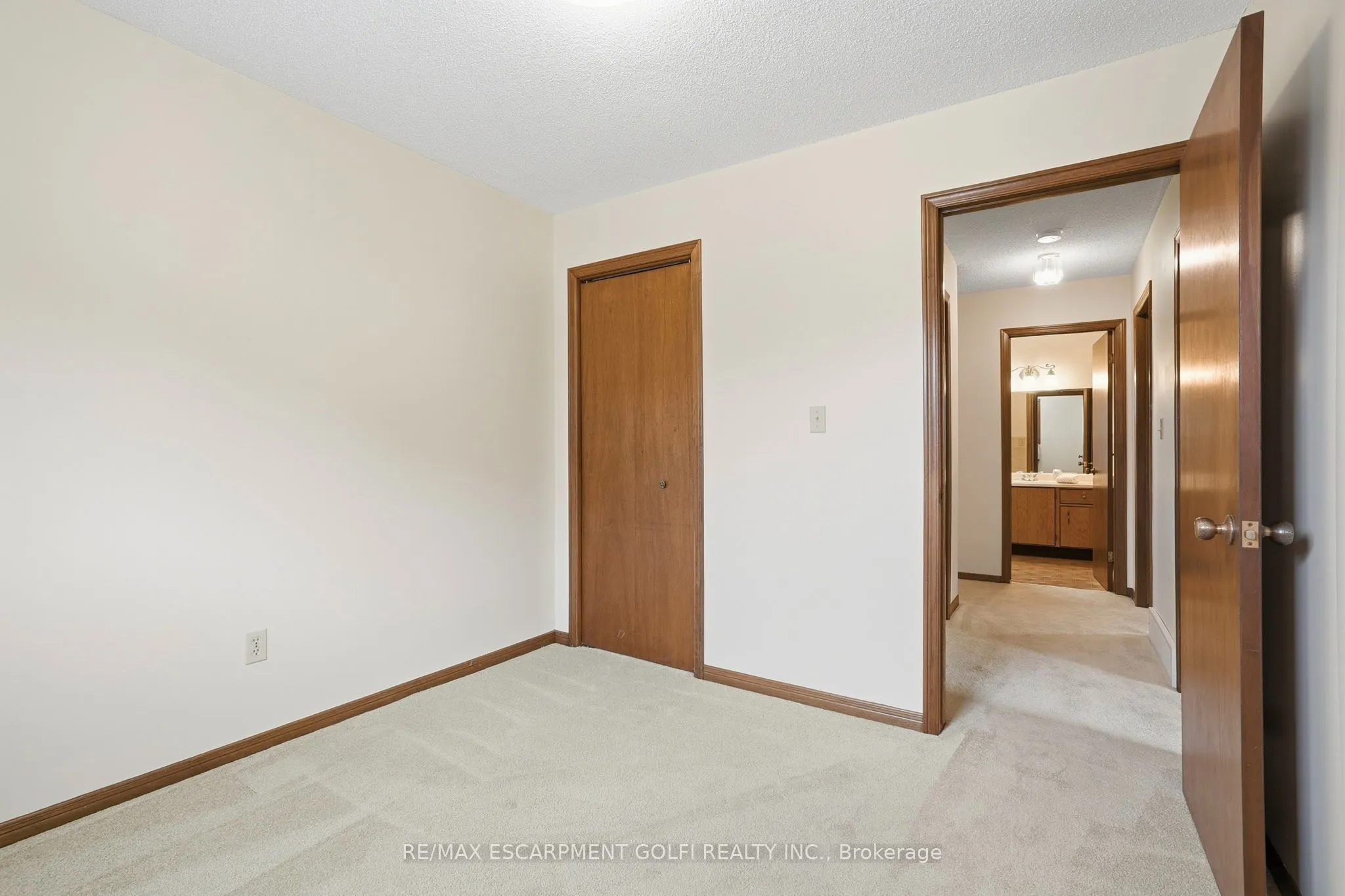 84 Larchwood Circle