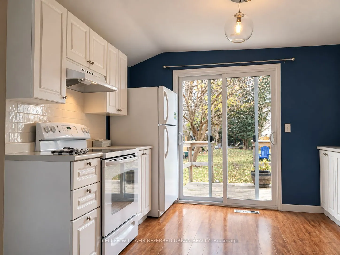 232 University Avenue W