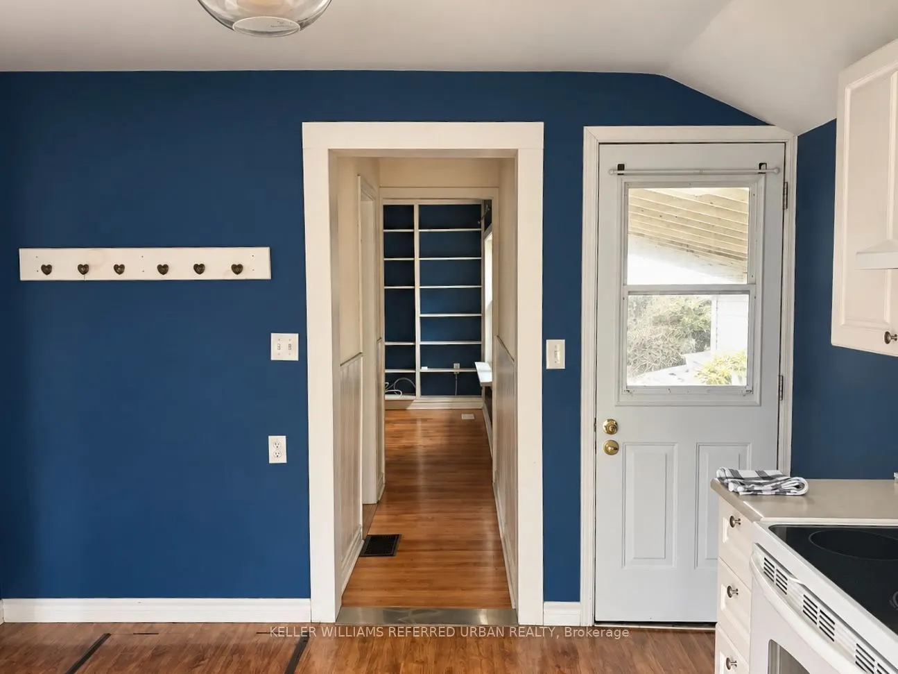 232 University Avenue W