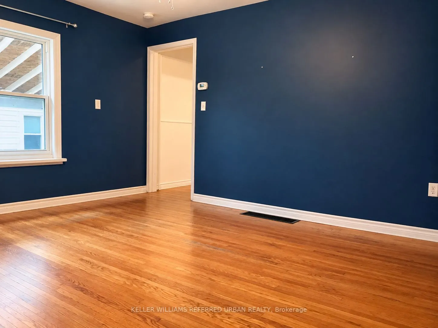 232 University Avenue W