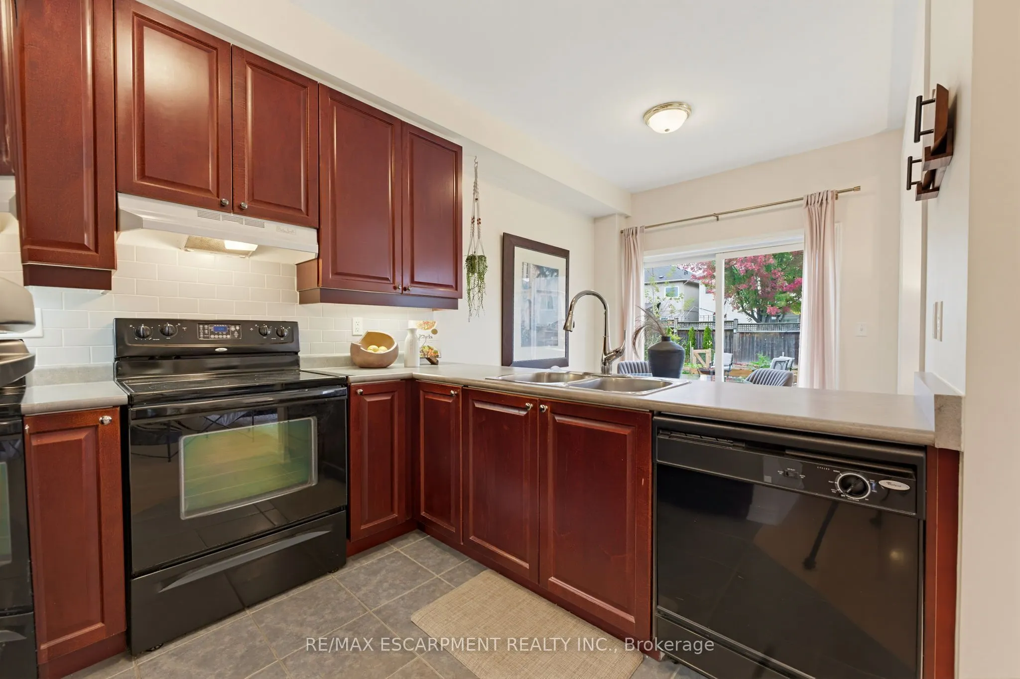 63 Golden Iris Crescent
