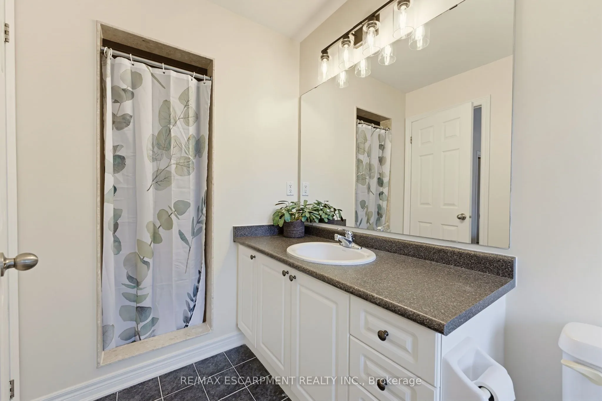 63 Golden Iris Crescent