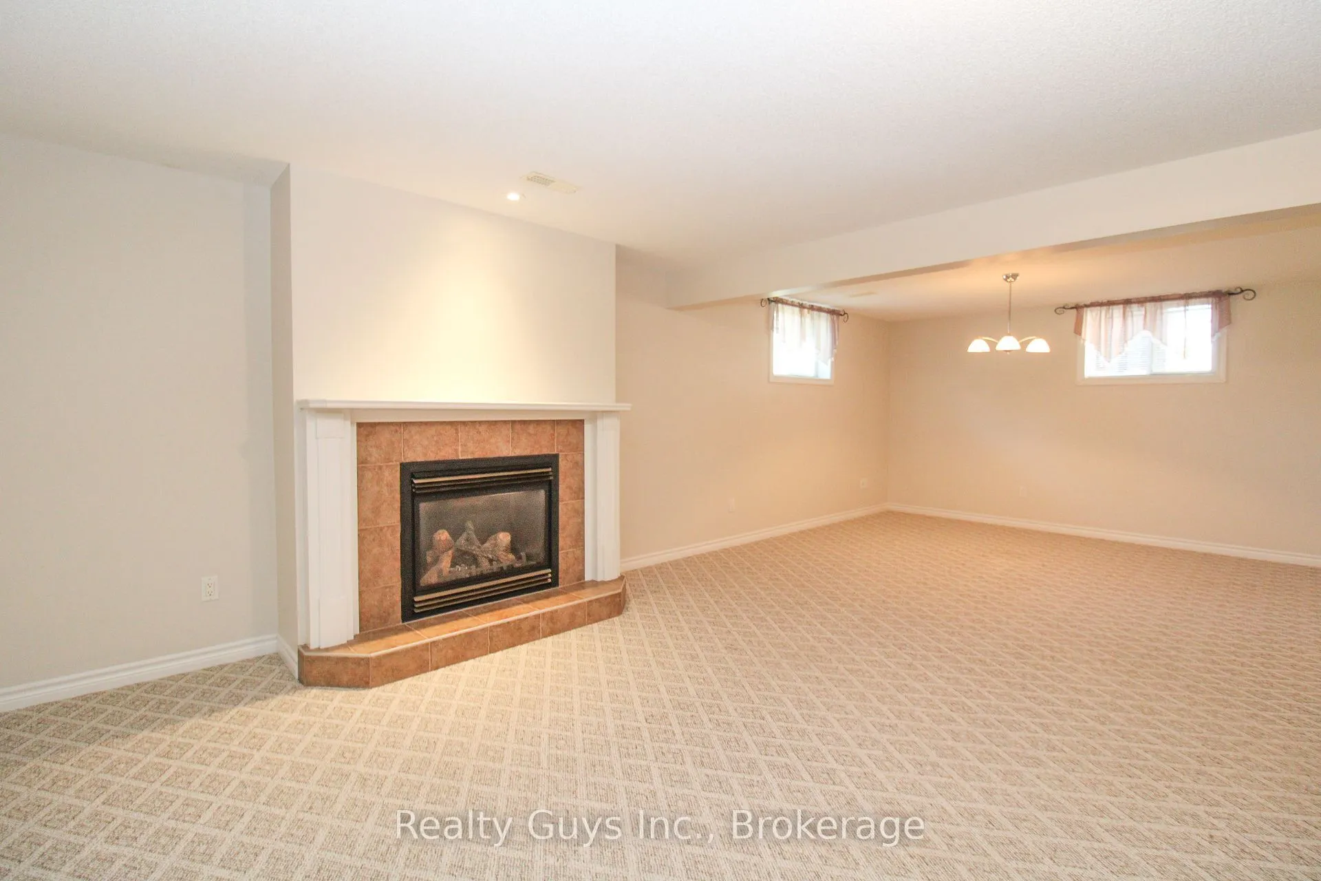1682 Keppler Crescent