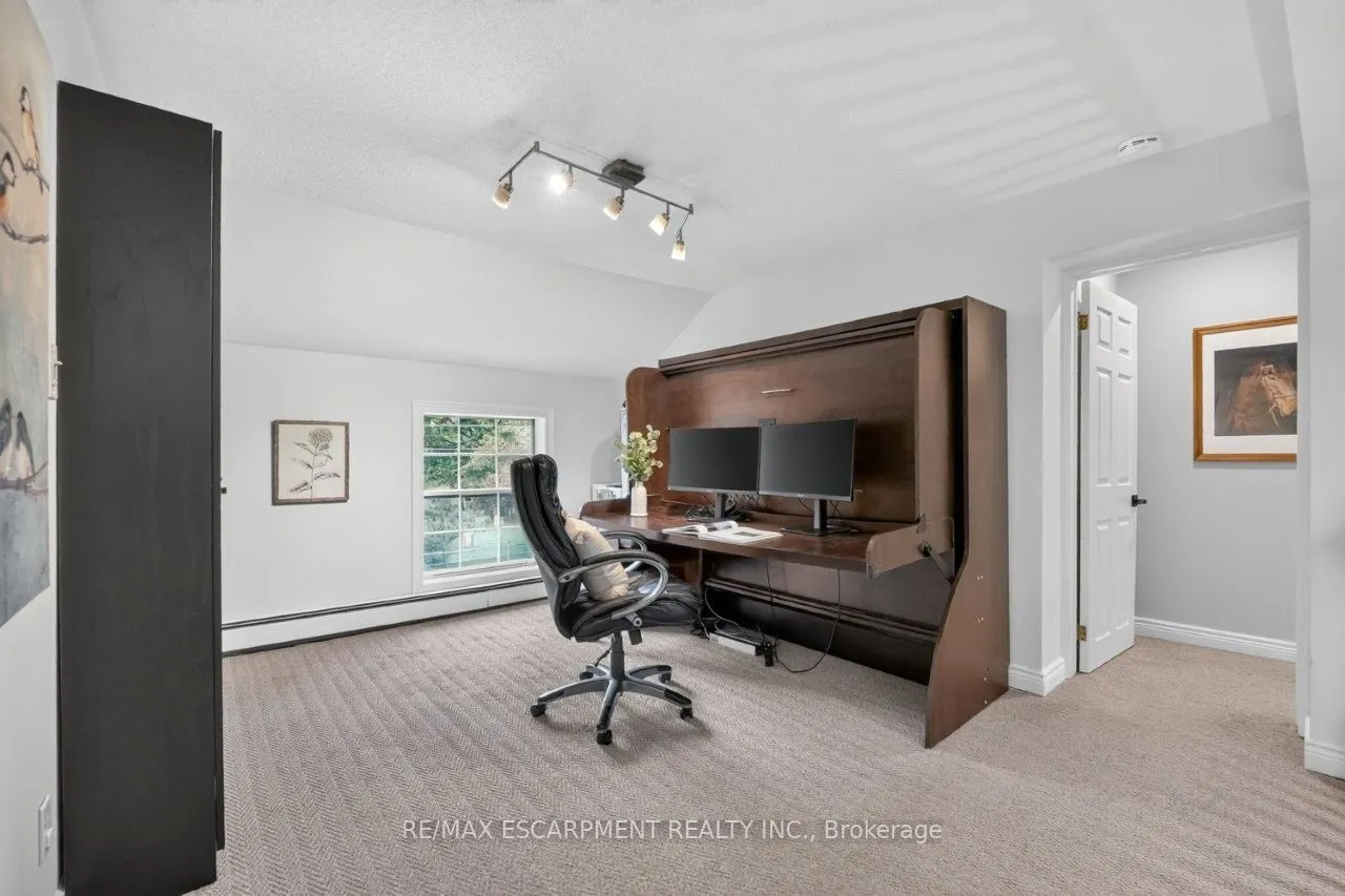 173 Main Street W